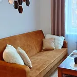 Cozy & Bright With Park Nearby - Free Parking, Riga, Up To 5 Guests * Рига